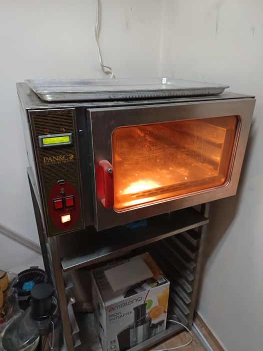 Професионална фурна за засуски и сладкарски щендер