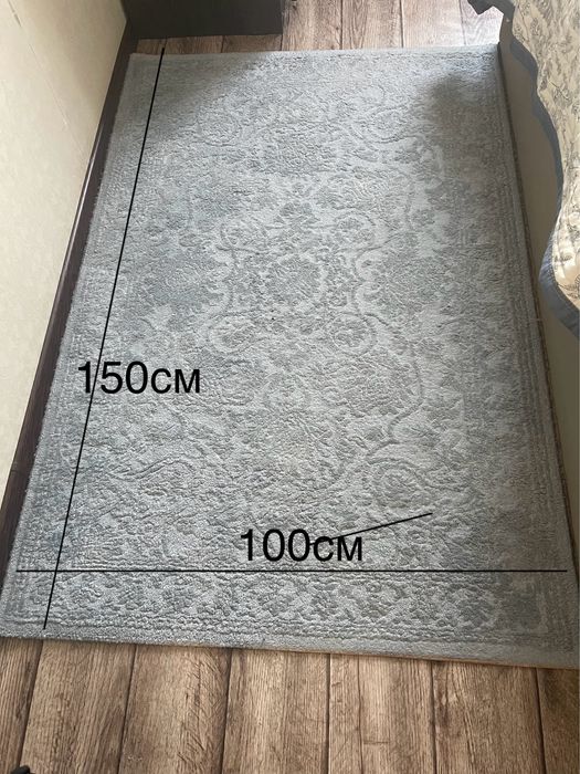 Продам маленький ковер состояние отличное!