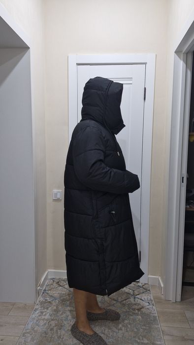 Пуховик женский длинный.