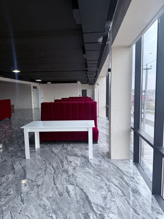 Диван и стуля кафеге