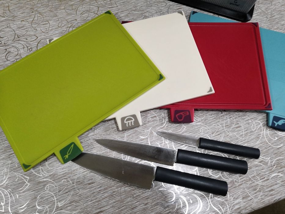 Набор ножей с досками