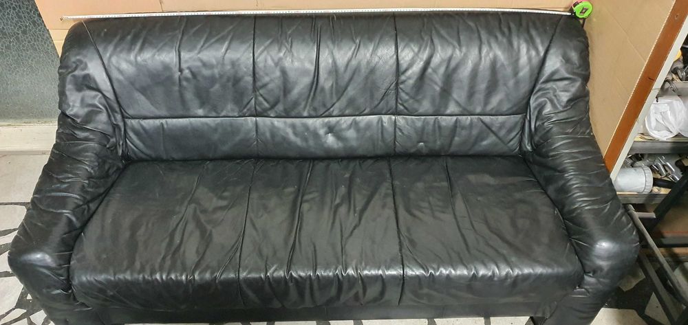 Черен кожен диван