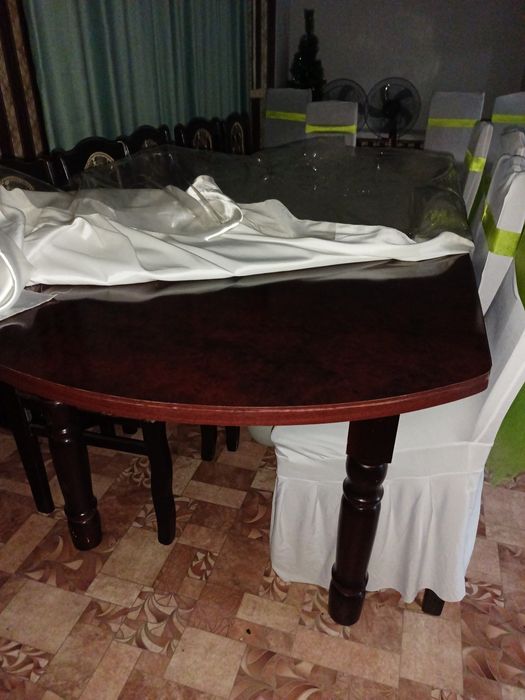 Стол для гостинной