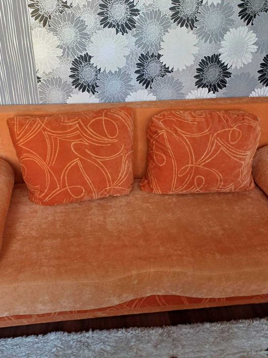 Разтегателен диван