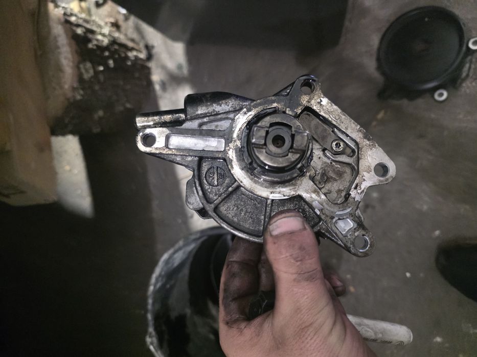 Вакуум помпа за Mercedes 3.2 дизел ОМ 642