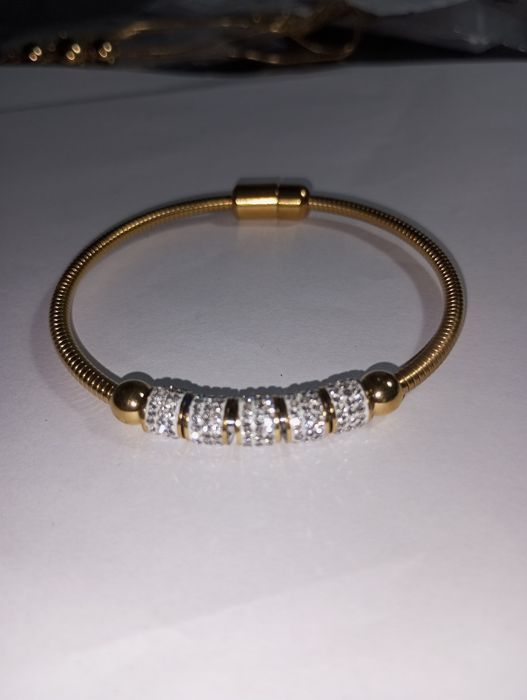 Bijuterii din otel inoxidabil