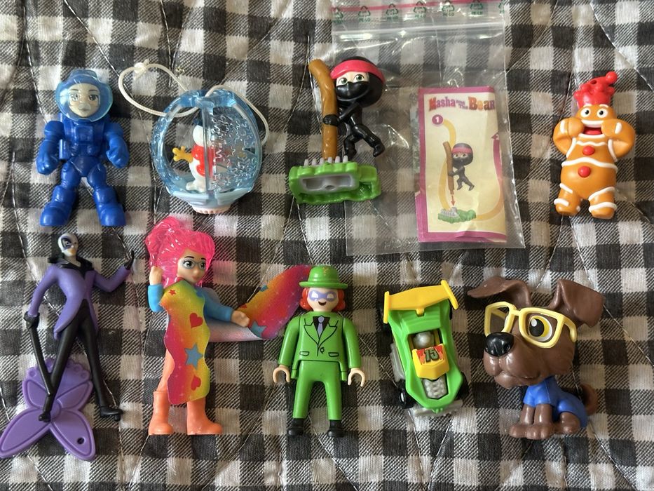 Киндер игрушки.