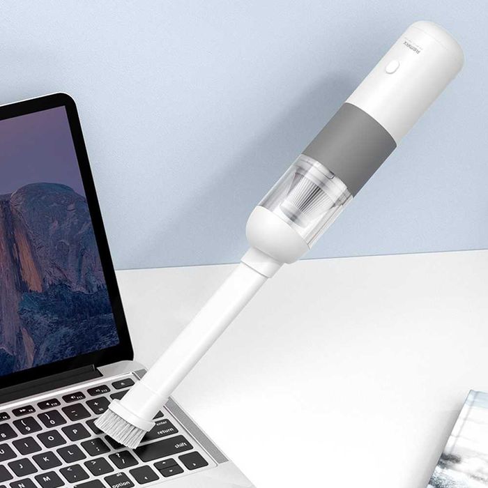 Компактна, но мощна автомобилна прахосмукачка REMAX