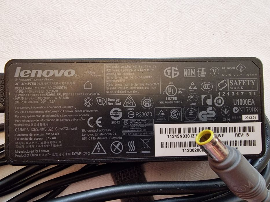 Vând alimentatoare laptop
