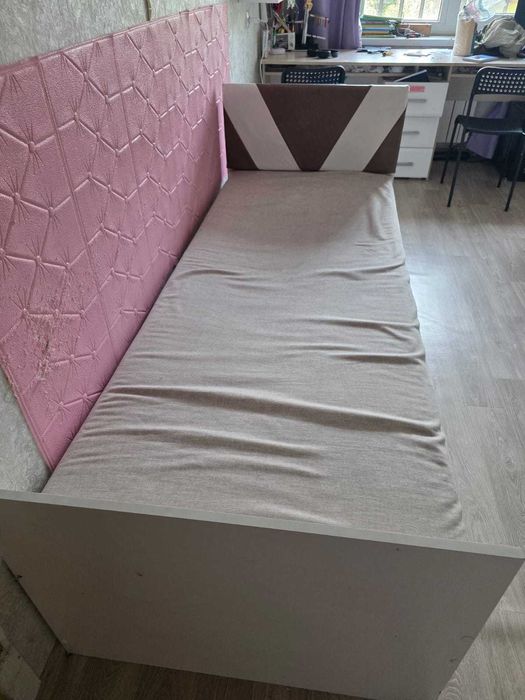 Продам  кровать 90х200