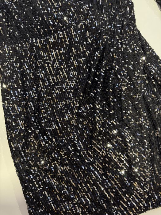 Женское платье в пайетках