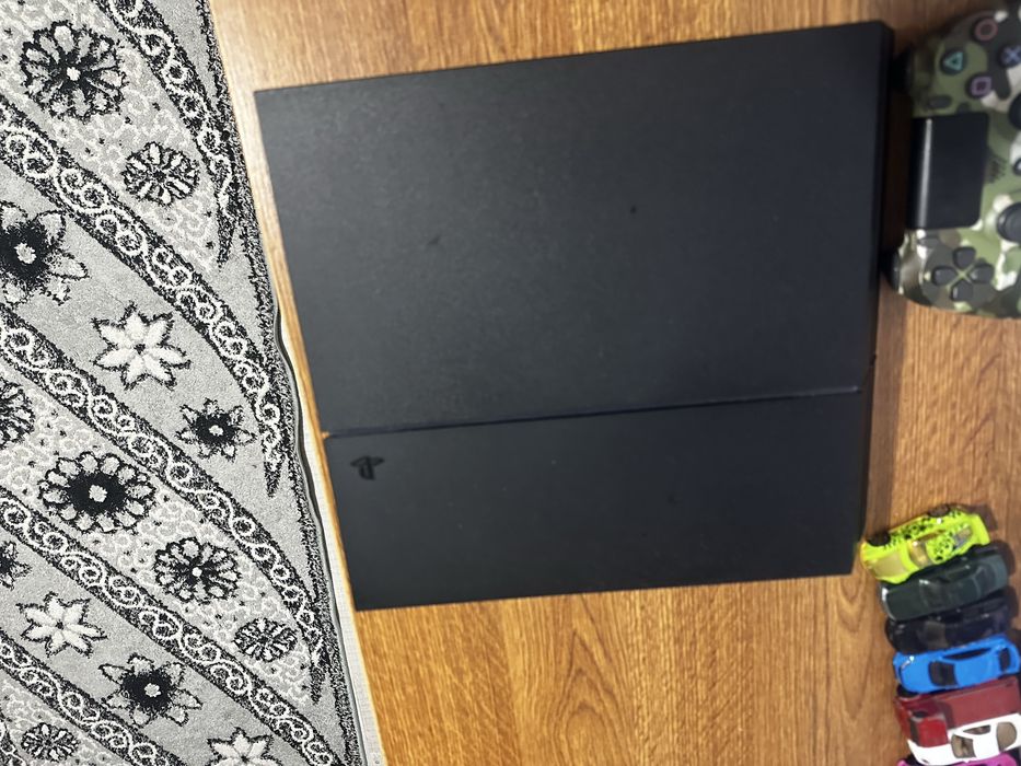 PlayStation 4 1T 2controllere 6 jocuri + gta nu este in poza