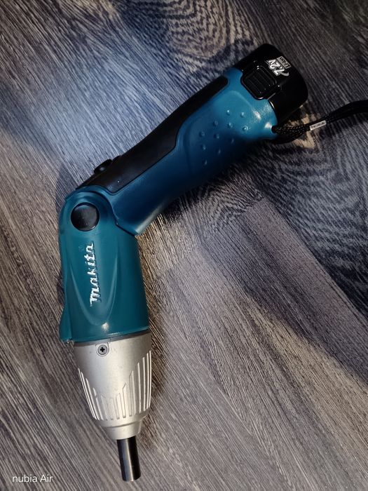 Акумулаторна отвертка Makita DF011D 7.2V