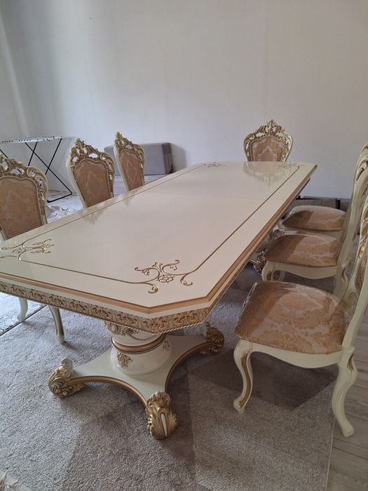 Стол со стульями