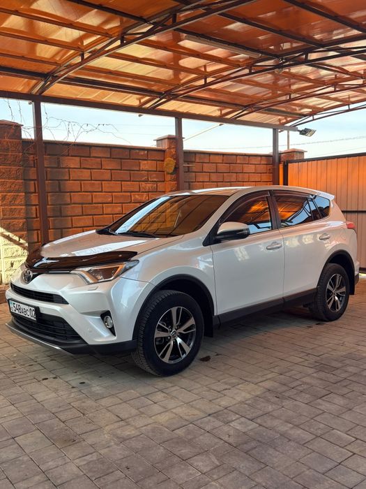 Продам toyota rav 4 2018 год