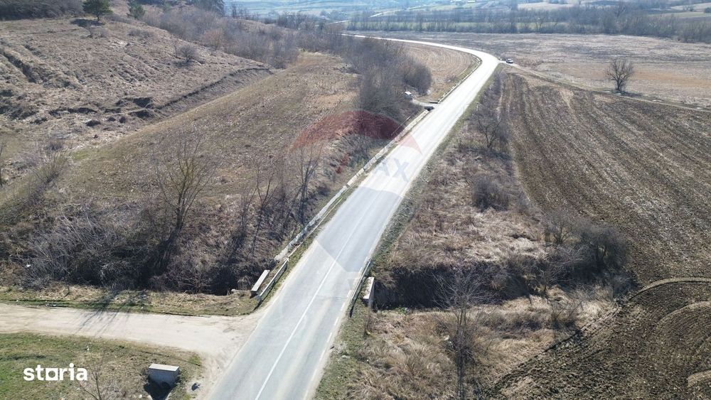Teren extravilan 2.000 mp – cu acces direct la DN spre Moșna