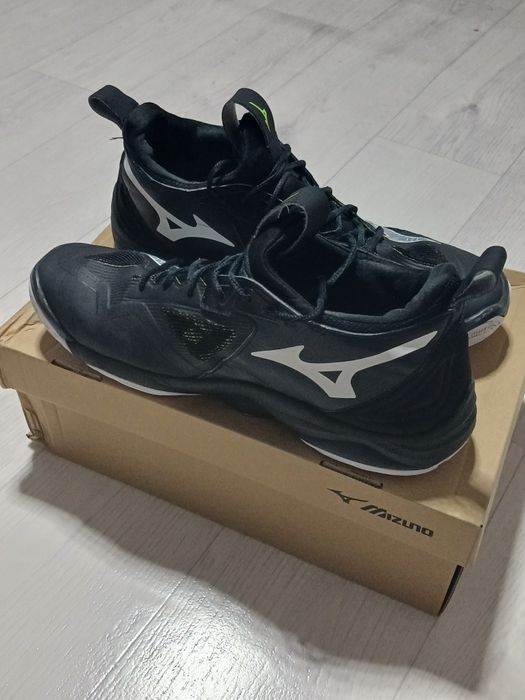 Волейбольные кроссовки Mizuno