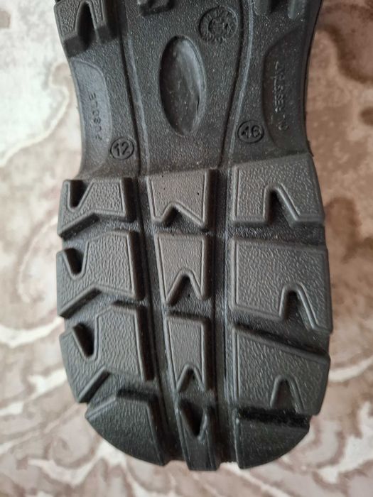 продавам обувки LEGASEA номер 46 с метални бомбета