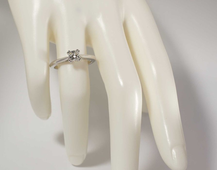 Годежен пръстен с диамант 0.61ct