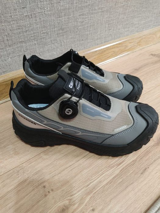 Кросовки 38,39. Непрлмокаемые