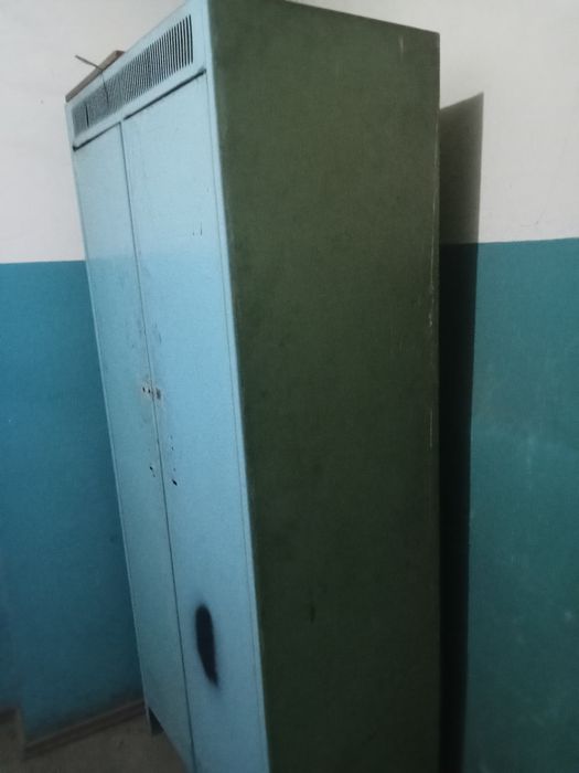 Продаю шкафчики железные