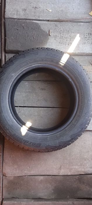 Продам зимнюю резину на автомобиль.