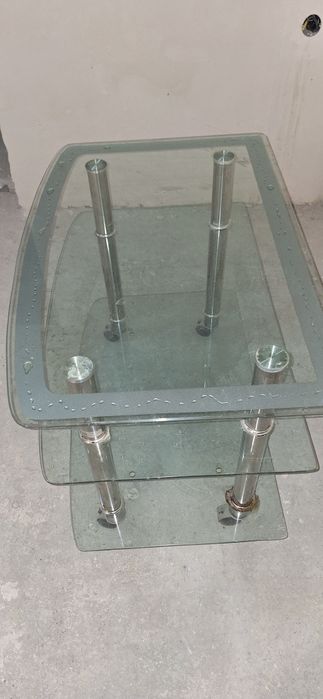 Продаётся стеклянная подставка для телевизора