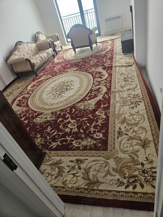 Продаётся ковёр идеал  размер 4/8