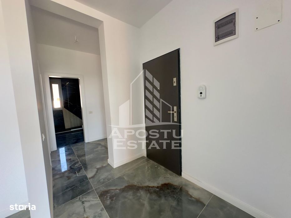 Penthouse cu 3 camere, 2 bai si dressing in spate la Lidl.