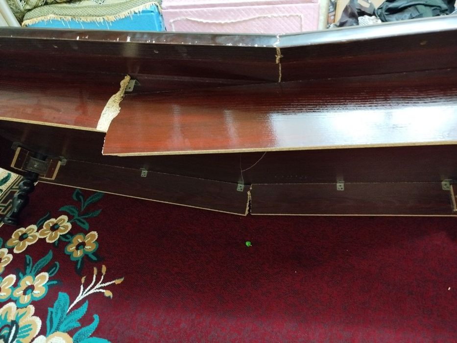 Mebelniy  stol xontaxtali b6ladi