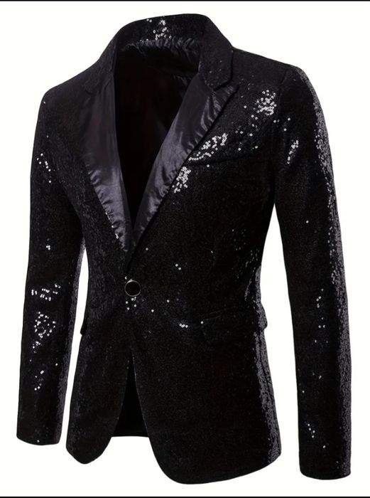 Продам два костюма