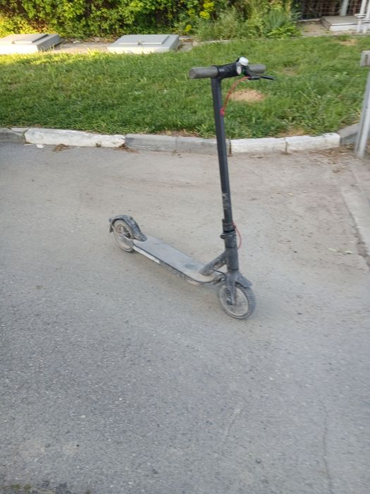 Продава се тротинетка със зарядно.