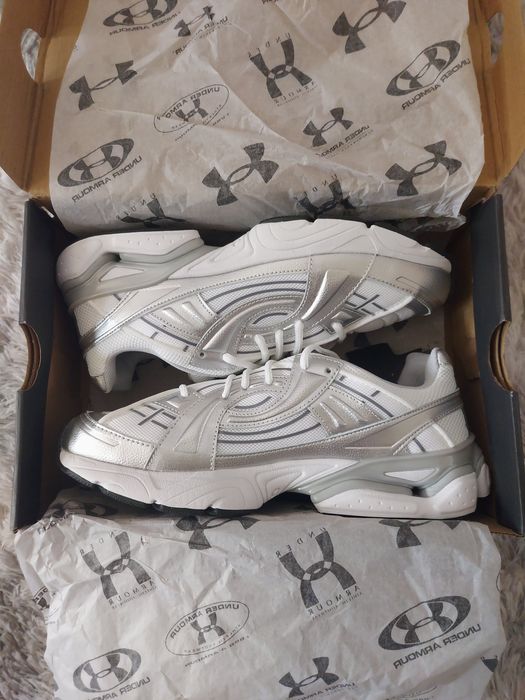 кроссовки Under Armour Sola