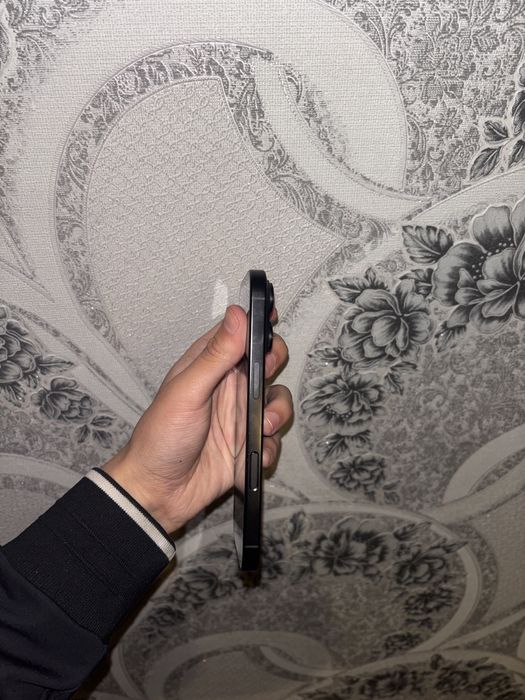 iPhone 16 pro с гаранти