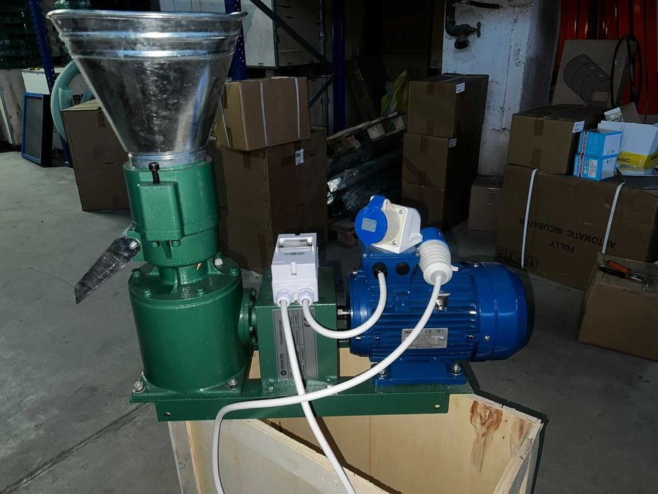 Granulator furaje KL-120, motor inclus 3 kW/220V, 3 matrite incluse NOU Garantie 24 luni