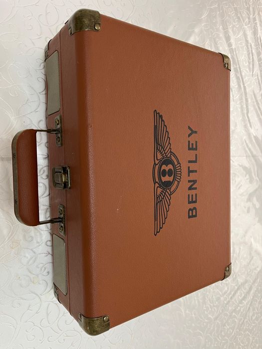 Продам новый проигрыватель Bentley!