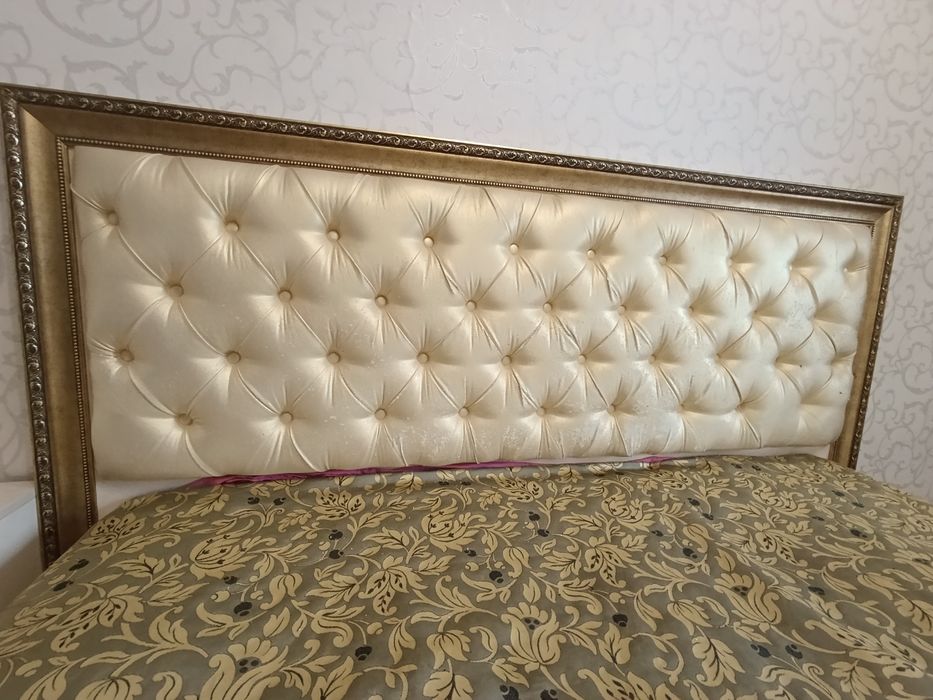 Продаётся спальный гарнитур