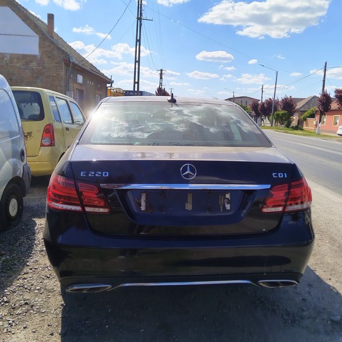 Bara spate AMG +difuzoare Mercedes E-Class w212 FACELIFT an 2013-2016