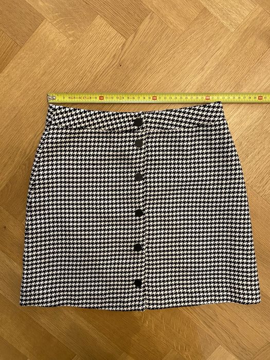 Fusta cu pattern alb-negru