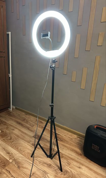 Продам кольцевую лампу