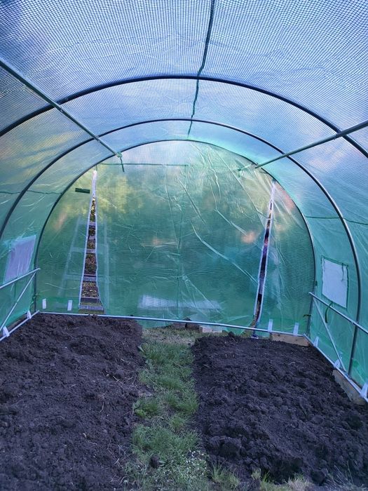 Vănd seră din imagine!