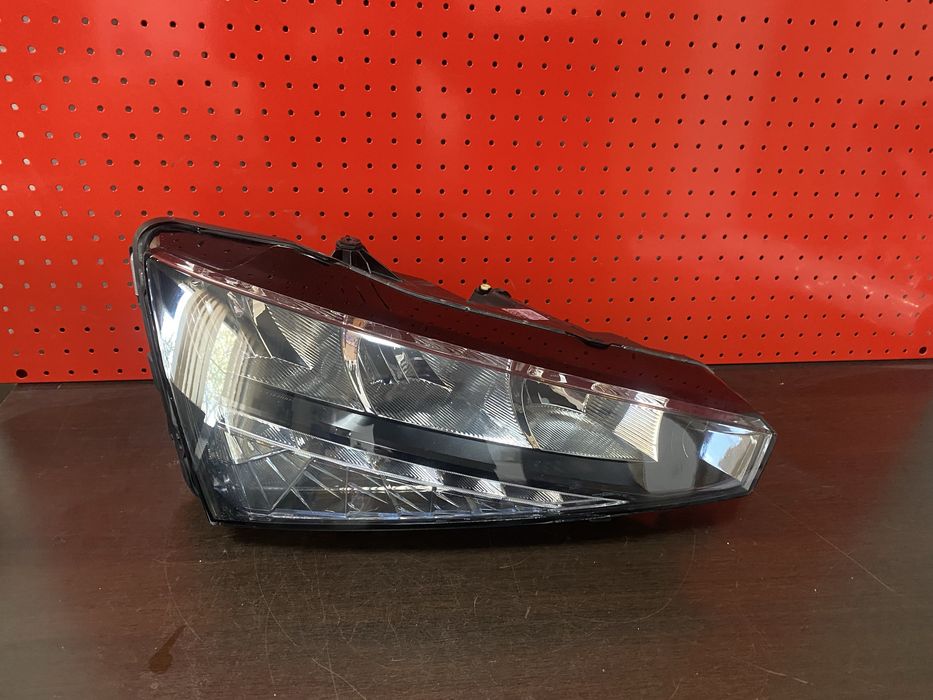 Far dreapta halogen si led drl Skoda Scala