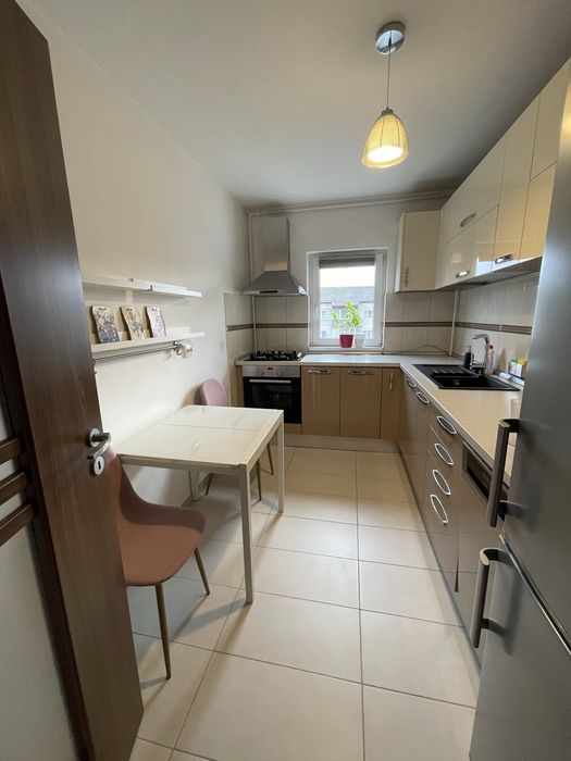 Inchiriez apartament 3 camere Lipovei