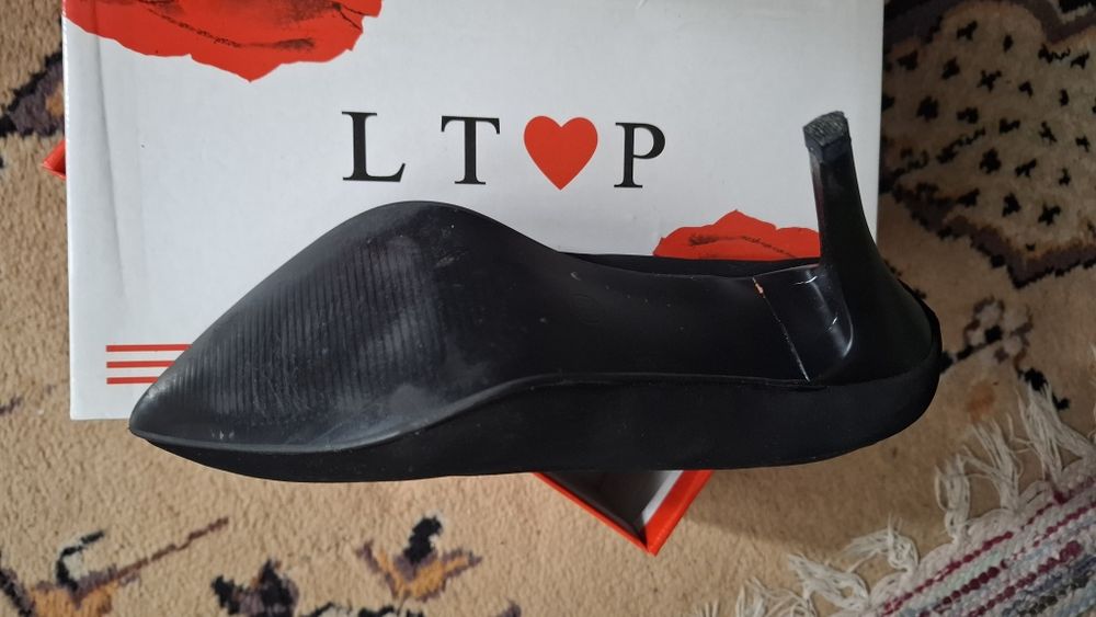 Pantofi stiletto