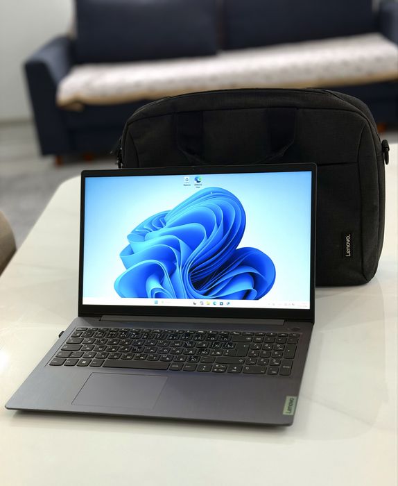 Продам ноутбук новой модели в полном комплекте