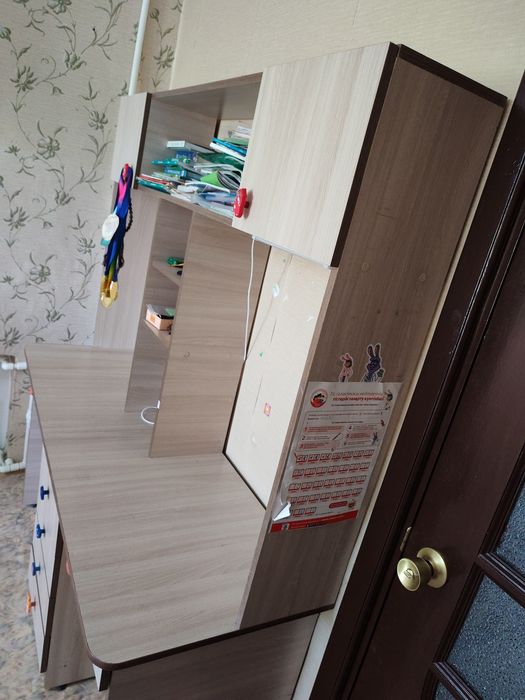 Продам письменный стол с надстройкой
