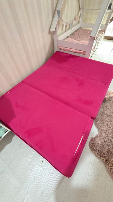 Розовый диван раскладной