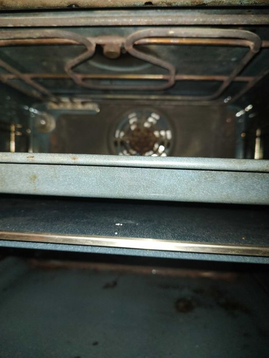 Продавам фурна за вграждане САМСУНГ за части