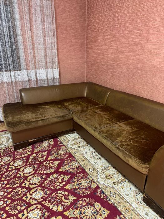 Угловой диван,с креслом