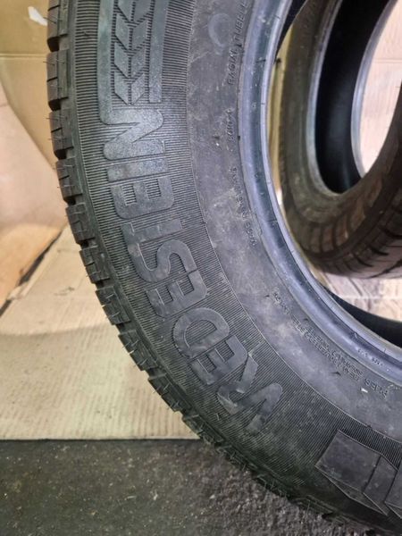 2 Vredestein R16C 215/75
летни бусови гуми DOT1618